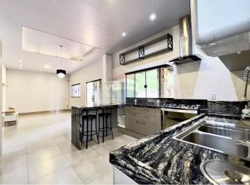 Casa · 345m² · 2 Quartos · 4 Vagas · Casa com 2 suítes no Jardim Botânico