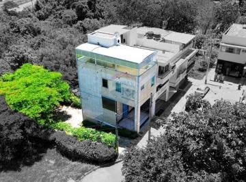 Apartamento · 200m² · 2 Quartos · 5 Vagas · Prédio no CA 3 do Lago Norte