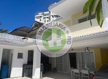 Casa · 400m² · 2 Vagas · VENHA DESFRUTAR DESSA MARAVILHOSA CASA TRIPLEX MOBILIADA!