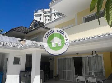 Casa · 400m² · 2 Vagas · VENHA DESFRUTAR DESSA MARAVILHOSA CASA TRIPLEX MOBILIADA!