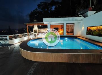 Casa · 1200m² · 2 Vagas · Imponente casa de luxo em condomínio de Piratininga, Niterói-RJ: 6 quartos, 5 suítes, 4 banheiros,…