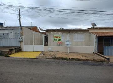Comercial de 2 quartos, Cidade Ocidental · Casa com Excelente Localização em Avenida Comercial!