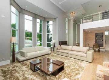Casa de 1 quarto, Santana de Parnaíba · Casa de 290 m2 com 1 quarto em venda em Alphaville ideal para a sua familia