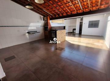 Casa · 165m² · 3 Quartos · 2 Vagas · Casa para locação, bairro Santa Marta.