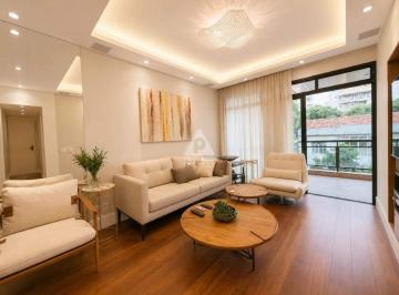 Sala · Exclusividade e Silêncio: Apartamento 1 por Andar com Varanda e 2 Vagas