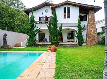 Casa · 452m² · 5 Quartos · 4 Vagas · Conforto, tranquilidade e lazer.