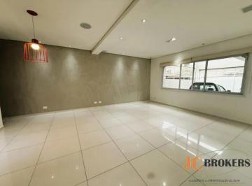Casa · 250m² · 4 Quartos · 2 Vagas · Sobrado reformado com 250m², 4 dormitórios sendo 1 suíte com closet, 2 vagas