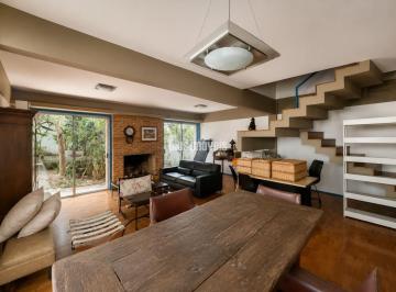 Casa · 238m² · 3 Quartos · 2 Vagas · Venda ou aluguel casa na região do Jardim Prudência/Chácara Flora