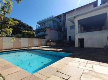 Casa · 230m² · 5 Quartos · 4 Vagas · Sobrado excelente com localização privilegiada