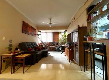 Apartamento · 63m² · 2 Quartos · 2 Vagas · Excelente apartamento 2 dormitórios com duas vagas na Cidade Baixa