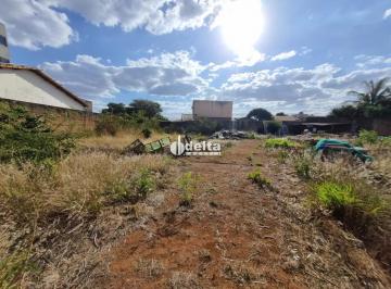 Comercial · 1080m² · Área disponível para venda no bairro Segismundo Pereira em Uberlândia-MG