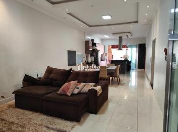 Casa · 300m² · 3 Quartos · 3 Vagas · Casa com 3 quartos sendo 1 suíte disponível para venda no bairro Pacaembu em Uberlândia-MG