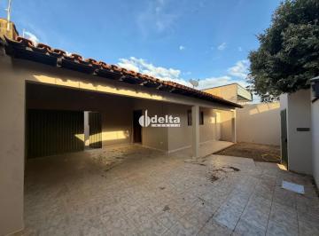 Casa · 360m² · 3 Quartos · 6 Vagas · Casa com 3 quartos sendo 1 suíte disponível para locação no bairro Santa Mônica em Uberlândia-MG