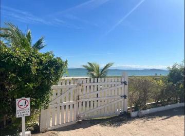 Casa de 4 quartos, Arraial do Cabo · Casa Linear de 250 m² com 4 quartos / 2 suitesm venda, aluguel e temporada em Figueiras