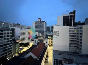 Apartamento · 32m² · 1 Quarto · IMPERDÍVEL NO CENTRO !! CONJUGADO REFORMADO E MOBILIADO