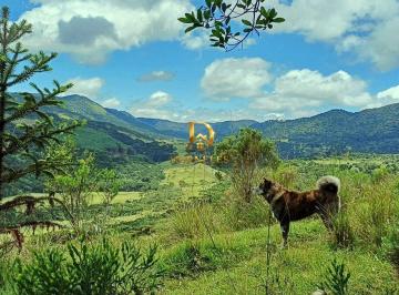 urat003-1 · Área rural de 4,7 hectares em Urubici, com araucárias, vista ampla das montanhas