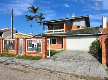 Casa · 203m² · 4 Quartos · 2 Vagas · Casa no Centro de Xangri Lá