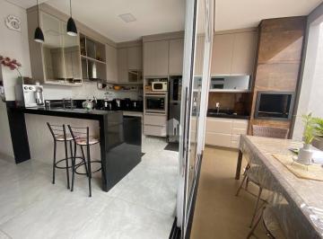 c915b8e04c0d7ee5e4fd8a88756ee61e782d5e52 · Casa Moderna com Piscina, Planejados e Suíte | 149 m² Construídos | Segurança Completa