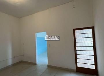 img0 · Casa com 4 Quarto(s) e 2 banheiro(s) para Alugar, 180 m² por R$ 1730 / Mês