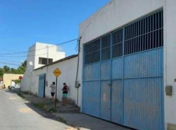 Casa · 450m² · 1 Quarto · 1 Vaga · Oportunidade para Investidor: Duplex Comercial/Residencial com Entradas Independentes
