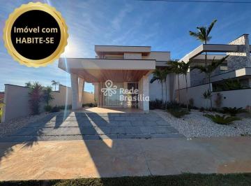 Casa · 290m² · 3 Quartos · 2 Vagas · Condomínio Le Premier - Casa à venda, com Habite-se, moderna, com 3 suítes e área de lazer aconchega