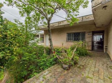 Localização Premium e Exclusiva: Situada no coração da prestigiada Vila Assunção · Casa com 5 dormitórios e 3 vagas no bairro Assunção