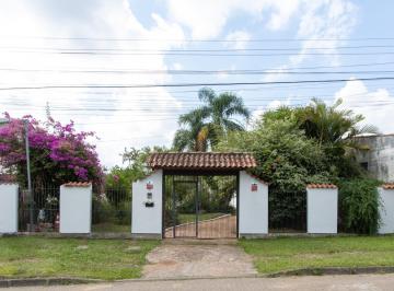 Casa · 160m² · 3 Quartos · 4 Vagas · Casa em Vila Nova, Porto Alegre! Com 160m² de área privativa e um total de 899m²