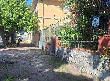 Casa de 5 quartos, Porto Alegre · Comprar para reformar. Casa com 5 quartos no bairro Petrópolis!