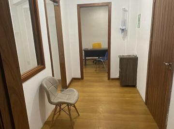 Comercial · 35m² · 2 Quartos · Sala comercial ou apartamento no Centro DESOCUPADA