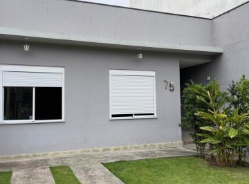 Casa de 2 quartos, Porto Alegre · Casa térrea com piscina no Guarujá