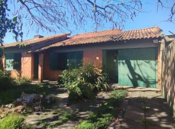 Casa · 257m² · 3 Quartos · 3 Vagas · Casa com 4 quartos e 257m² à venda em Guarujá, Porto Alegre.