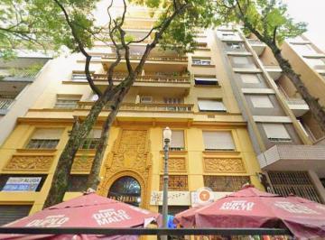 Apartamento · 101m² · 3 Quartos · Apartamento de 3 dormitórios, 2 banheiros no Centro Histórico.