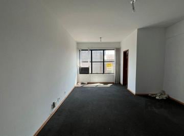 Comercial · 31m² · Excelente sala comercial na Av Wenceslau Escobar para Alugar