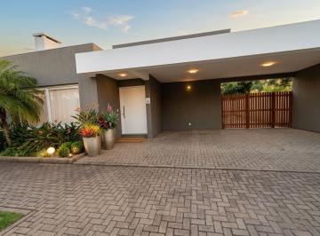 Casa · 168m² · 3 Quartos · 3 Vagas · Linda casa Térrea em Condomínio, 3 suítes, 3 vagas cobertas, pátio com Piscina!