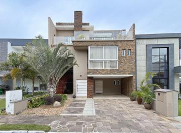 Casa · 291m² · 3 Quartos · 4 Vagas · Casa em Condomínio em Hípica