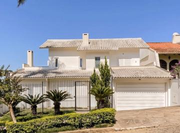 Casa · 325m² · 2 Quartos · 2 Vagas · Casa Reformada com Piscina, 370m², 2 Suítes com Closet no Três Figueiras – POA