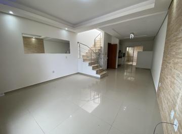 Casa de 2 quartos, Porto Alegre · Sobrado com 2 Suítes, Sacada e Pátio com Teto Retrátil