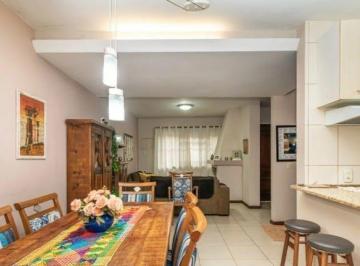 Casa · 231m² · 3 Quartos · 3 Vagas · Casa com 3 dormitórios, no bairro Ipanema, zona sul de Porto Alegre, RS.