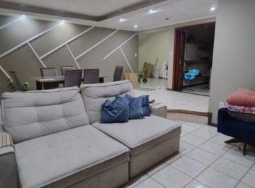 .jpg+2025-03-04 · Casa em Porto Alegre, no bairro Vila Nova, com 4 dormitório(s), e 4 banheiros, à