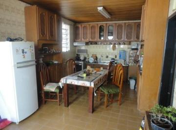 Casa · 250m² · 4 Quartos · 2 Vagas · Casa para Venda - 250m², 4 dormitórios, sendo 1 suites, 2 vagas - Petrópolis