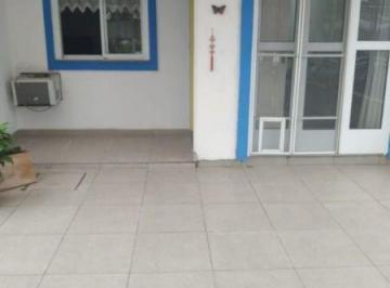 Casa · 140m² · 2 Quartos · 2 Vagas · Casa em Porto Alegre, no bairro Hípica, com 2 dormitório(s), e 2 banheiros, à venda.