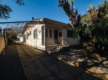 .jpg+2025-03-04 · Casa em Porto Alegre, no bairro Vila Nova, com 6 dormitório(s), e 6 banheiros, à
