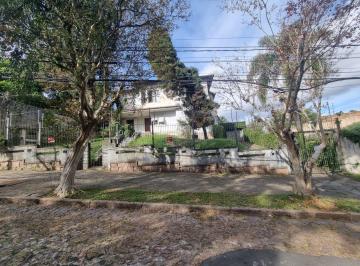 Casa · 600m² · 5 Quartos · 4 Vagas · Casa com 5 quartos para alugar na Rua Jataí, Cristal, Porto Alegre
