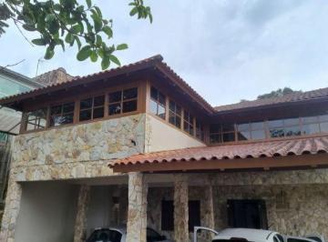 Casa · 600m² · 4 Quartos · 3 Vagas · Casa em Porto Alegre, no bairro Vila Nova, com 4 dormitório(s), e 4 banheiros, à