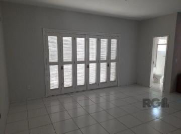 Comercial · 220m² · Oportunidade Imperdível: Prédio com 4 Apartamentos, Pátio e 2 Vagas de Garagem