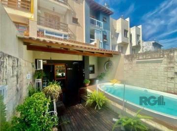 Casa · 239m² · 3 Quartos · 2 Vagas · Casa de alvenaria, 3 dormitórios, 3 suítes, piscina.