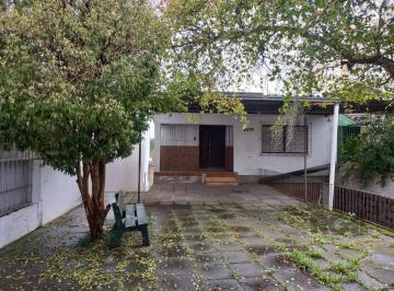 Casa · 300m² · 3 Quartos · 4 Vagas · Excelente casa na av cavalhada com 3 dormitorios