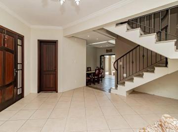 Casa · 330m² · 4 Quartos · 3 Vagas · Casa com 4 dormitórios e 2 pavimentos em ótimo estado de conservação .