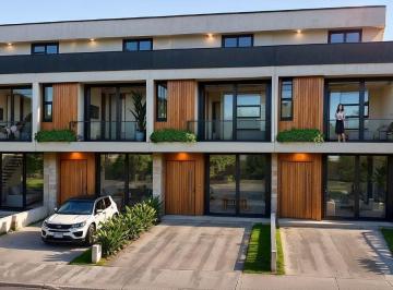 Casa de 4 quartos, Porto Alegre · Casa nova na Vila Assunção