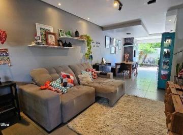 Casa · 150m² · 3 Quartos · 2 Vagas · Casa em Porto Alegre, no bairro Hípica, com 3 dormitório(s), e 3 banheiros, à venda.